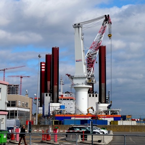 Grue dans un port - Belgique  - collection de photos clin d'oeil, catégorie rues